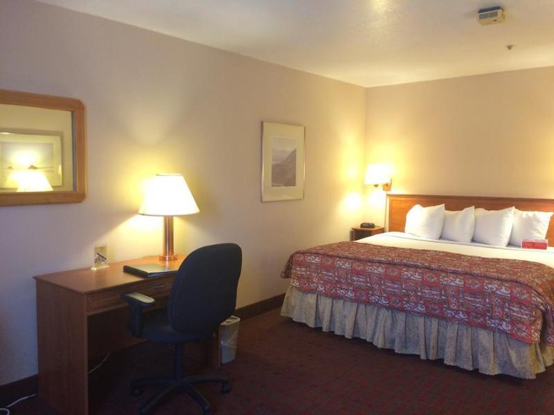 Ramada By Wyndham St George 3*